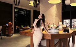 一层一层剥掉女生的衣服的